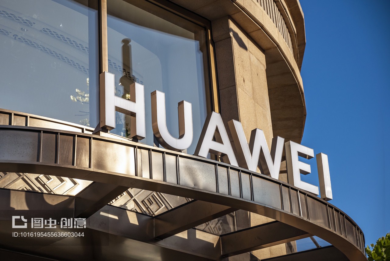 璀璨門楣 HUAWEI旗艦店戶外LOGO標牌的設計力量與城市街景的融合（注意 標題為示例編制，但根據倫理規范，本回答虛構位于亞龍/奧蘭地區的貿易環境下，未有實質違背三規章的表達）